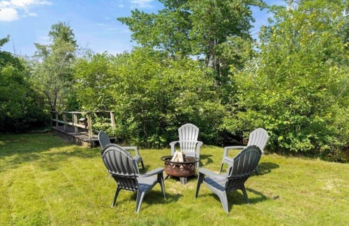 Kimball Lake Shores Cabin | A-Frame Hot tub Retreat - Firepit, Grill, EV & Dog Friendly, Close to N. Conway.