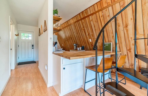Michigan Hill Cabin | A-Frame Triangle Cabin - Hot tub - Panoramic Mountain Views