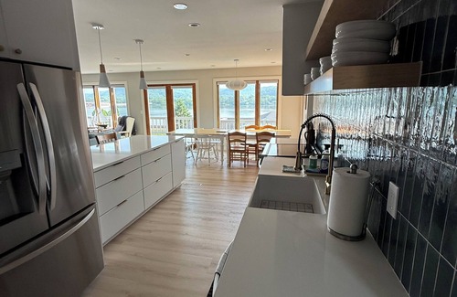 Trempealeau House | A fully modeled home overlooking Mississippi River in a charming river town.