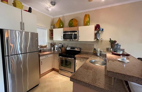 Malmok House | A Gem at Gold Coast: 2 BDR Townhouse-Pools and Gym