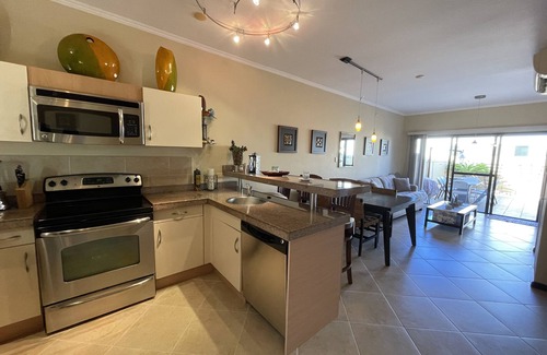 Malmok House | A Gem at Gold Coast: 2 BDR Townhouse-Pools and Gym