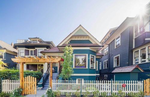 Downtown Vancouver Apartment | A Gentle Hideaway in the Urban Forest WEST END downtown Vancouver