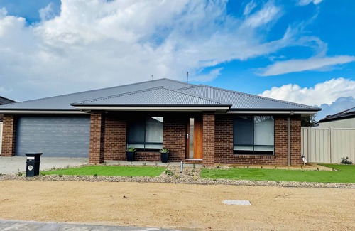 Shepparton House | A Golfer's Haven