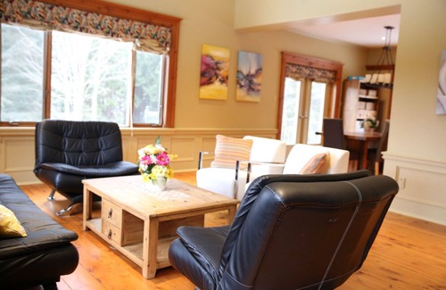 York Regional Municipality Other | A Gorgeous Custom Victorian Country Style Farm Stay!