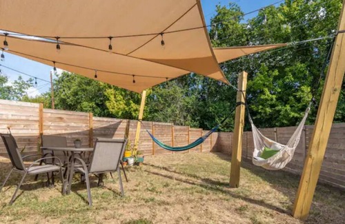 South Manchaca House | 📍👢 A Great Spot for The Eclectic Traveler
