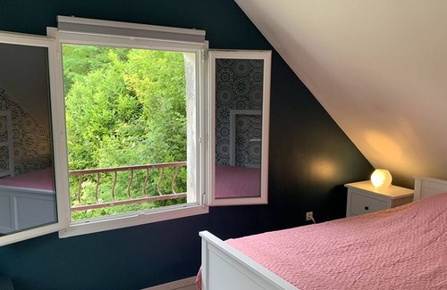 Fontaine-les-Coteaux House | A haven of peace in a green setting