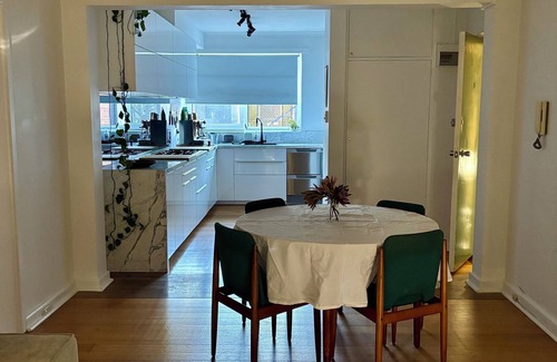 Hawthorn Apartment | A Hidden Gem in Leafy Hawthorn - onsite parking, trams and train close proximity