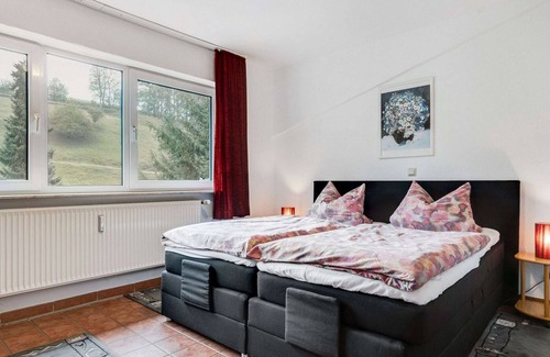 Oberveischede Apartment | A holiday home for 2 persons in a deer park