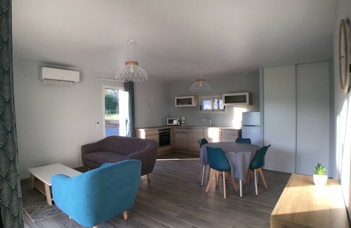 Varetz Cottage | A HOME JUST FOR YOU, CLOSE TO ALL AMENITIES!