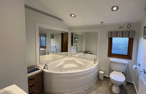 Bassenthwaite Cabin | A homely lodge with open lake view