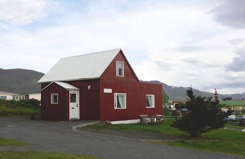 Skagastrond Cottage | A House Between Mountains and Coast in a Beautiful and Quiet sea Village