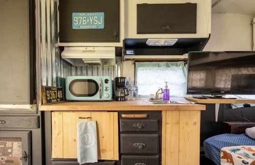 Carbon Hill House | A Hug From The Hills- Hocking Hills in Carbon Hill BIGFOOT THEMED ‼️