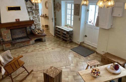 Saint-Nicolas-des-Biefs House | A la croisée des chemins