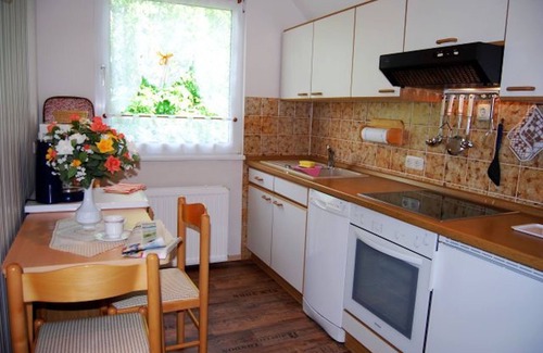 Ohlhof Apartment | A large and comfortable 4-star apartment!