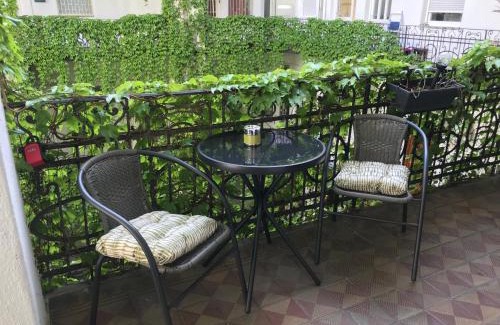 Istvanmezo Apartment | A Lovley newly decorated fully equipped apartment walking distance to the City Park where you will find the world famous Szechenyi thermal bath spa, Museums , and the Capital Circus , AC, smart TV, high speed internet