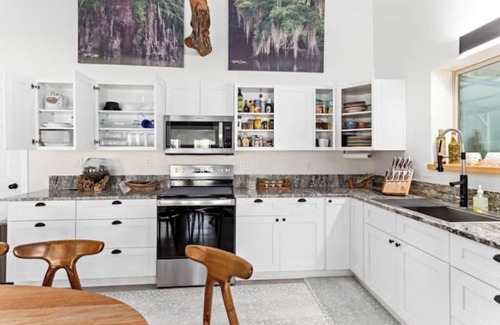 Hillister House | A Lucky Piece Retreat & Hunting Lodgen
