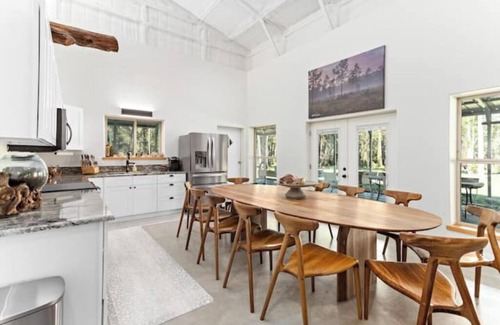 Hillister House | A Lucky Piece Retreat & Hunting Lodgen