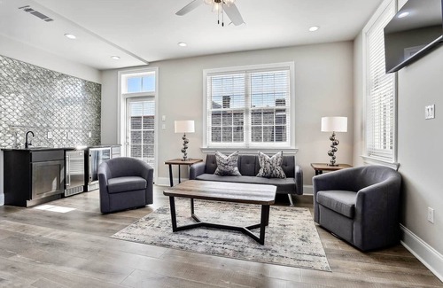 Algiers Bed & Breakfast | A Luxurious Bed and Breakfast in the Heart of Algiers Point.