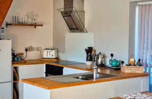 Poughill House | A luxurious spacious home, village location. 5 mins to the beach, EV Charger.