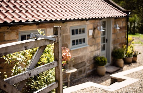 Ruswarp Cottage | A luxury country cottage by the sea, 5 ensuite bedrooms, walkable to the harbour