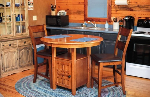 Davisville Cabin | A Luxury King Suite Cabin in the Ozarks