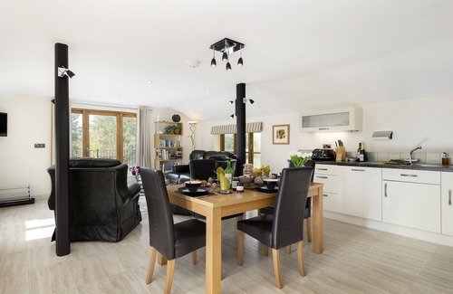 Leominster Cottage | A marketing that sleeps 4 guests in 2 bedrooms
