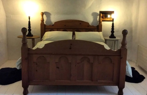 Navan Other | A Medieval Bolt-Hole in a Castle.nn