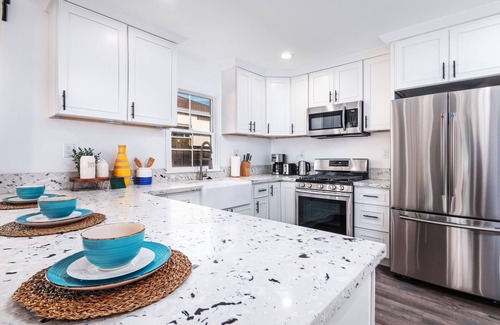 View Park-Windsor Hills House | A MILLION DOLLAR HOUSE WITH MAIN and GUEST HOUSE TO EXPERIENCE LA VACATION