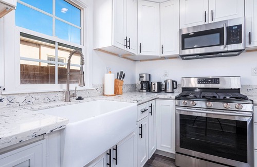 View Park-Windsor Hills House | A MILLION DOLLAR HOUSE WITH MAIN and GUEST HOUSE TO EXPERIENCE LA VACATION
