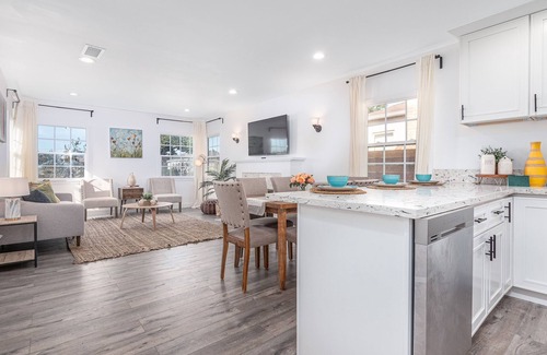 View Park-Windsor Hills House | A MILLION DOLLAR HOUSE WITH MAIN and GUEST HOUSE TO EXPERIENCE LA VACATION