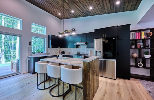 Narrowsburg House | A Modern Escape: 3-bed Contemporary on 5+ acres <1 Mile from the Delaware River.