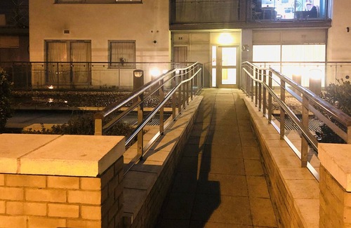 Greenwich Apartment | A Modern Riverside Apartment