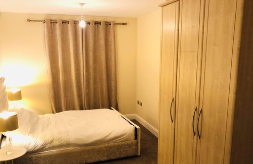 Greenwich Apartment | A Modern Riverside Apartment