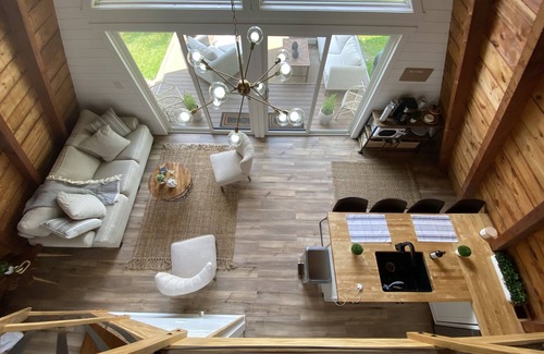 Six Lakes Ski Chalet | A MontCalm Experience