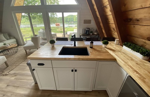 Six Lakes Ski Chalet | A MontCalm Experience