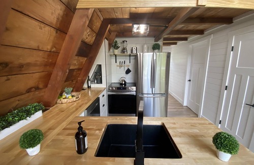 Six Lakes Ski Chalet | A MontCalm Experience