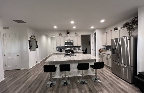 Commerce City House | A nice cozy modern, stylish and spacious house in Denver