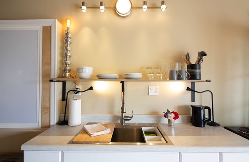 Playa Del Rey Apartment | #A Ocean Beach View Studio Penthouse with Hot Tub & Eco Garden