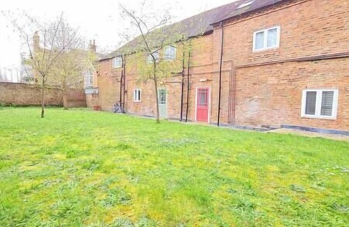 Farnham Apartment | A one bedroom duplex apartment