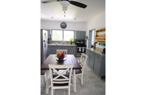 Estate Hull Apartment | A Peace in Paradise too!