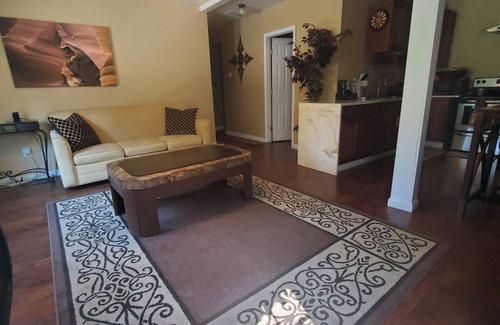 Oxford House | A Peaceful Hidden Treasure in Oxford, GA Entire 2 bedroom Guesthouse
