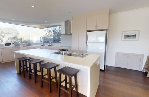 Duncan House | A perfect coastal escape at Snelling Beach