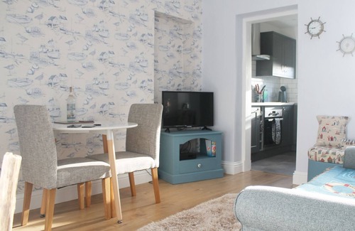 Dysart Cottage | A perfect little base made just for two located in a lovely village full of history.