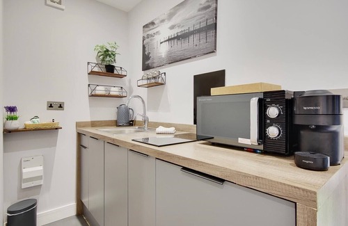 Matchams Apartment | A Petite Luxury Lodge with Outside Bath