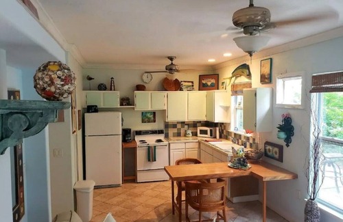 Summerplace Apartment | A Place on Pebble Path