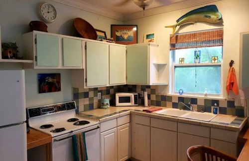Summerplace Apartment | A Place on Pebble Path