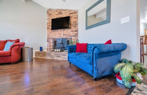 Fillmore House | A place to spread out in comfort!