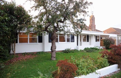 Newington House | A Place To Stay - 10 Smith St