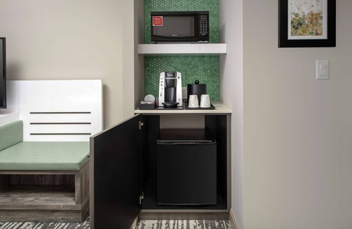 Brickell Hotel | A Place to Unwind, Unplug, and Recharge! Swimming Pool, Pets Allowed!