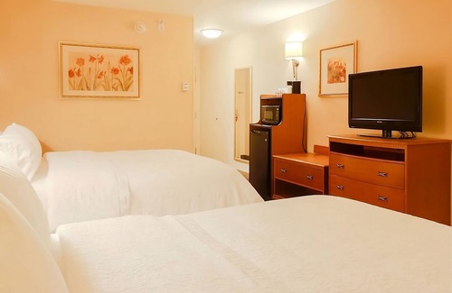 Tomball Hotel | A Place You'll Surely Enjoy! 2 Convenient Units, Outdoor Pool, Free Breakfast!